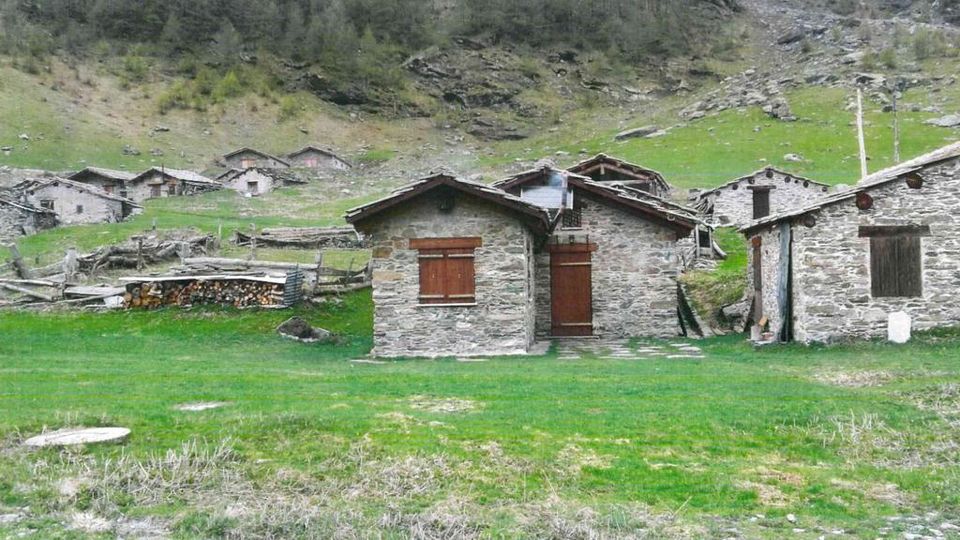 Baite alpine su terreno comunale e diritto di superficie
